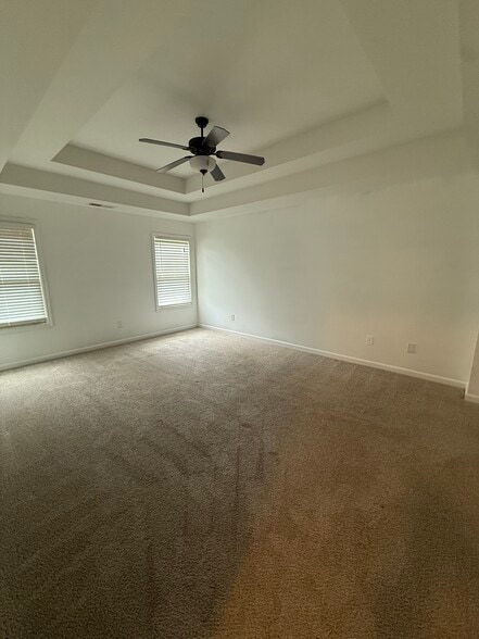 Building Photo - 6035 Stonebrook Ln