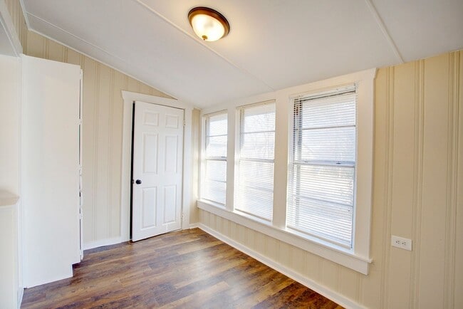 Building Photo - Available Mid July! 3-bedroom 1 bath for lease in Cleburne