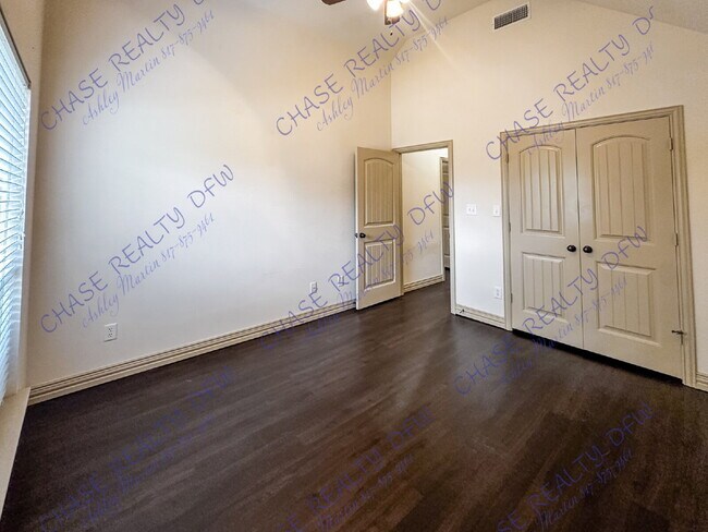 Building Photo - 240 Spyglass Dr