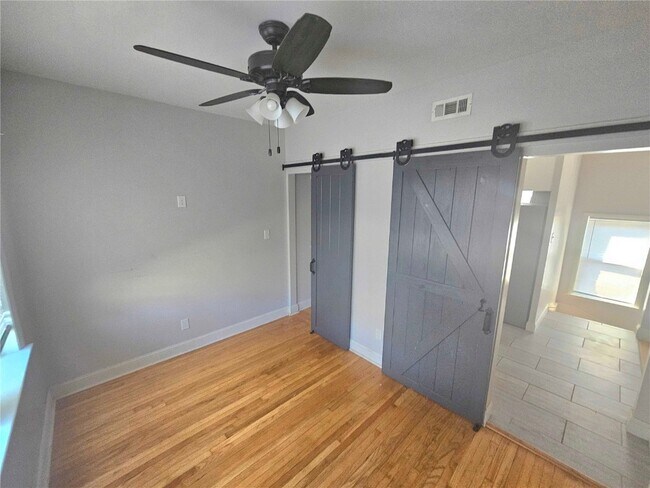 Building Photo - 4634 Ray Ave