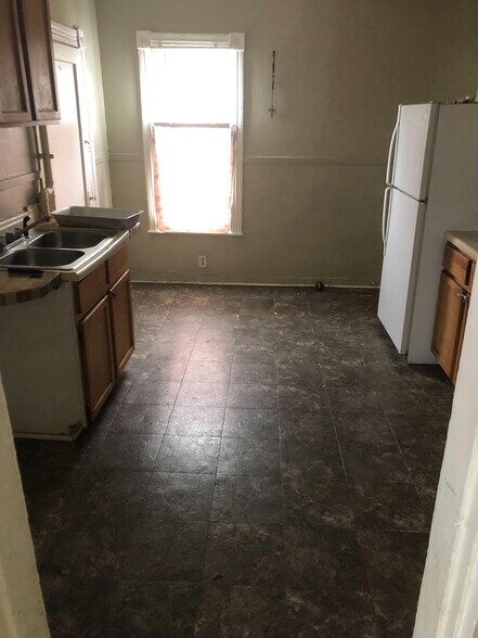 Building Photo - 4139 N Bryant Ave