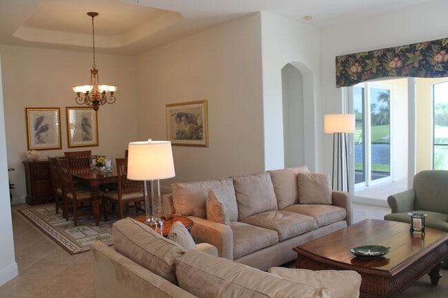 Building Photo - AVAILABLE May 1-2026 ...Spacious and Bright 3 bedroom-2.5 bath ground floor Condo in popular Hamm...