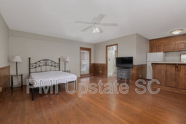 Building Photo - 103 Avondale Dr