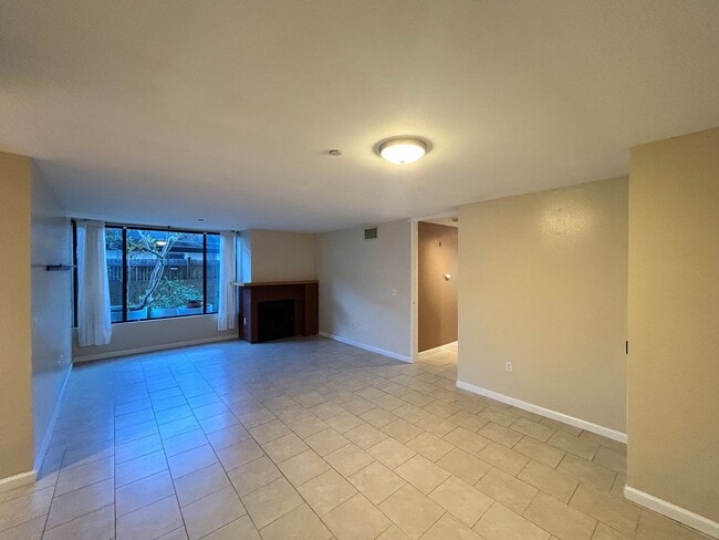 Building Photo - Beautiful 2B/2BA Condo in Mission Hills for Rent!