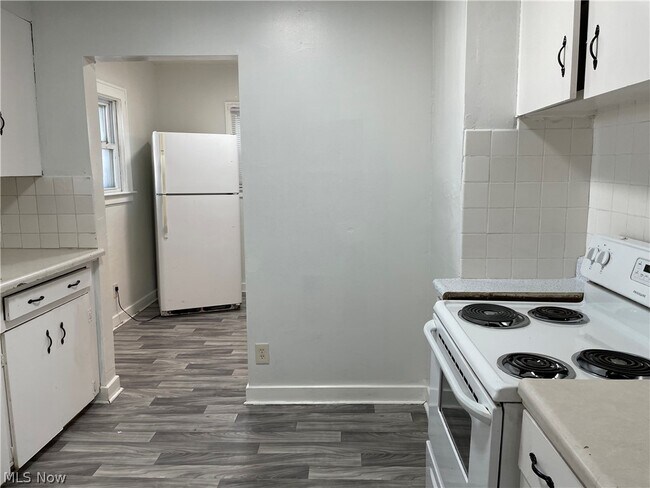 Building Photo - 958 E Wilbeth Rd