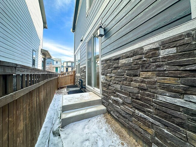 Building Photo - Painted Prairie 3bd 2.5ba paired house by DIA!