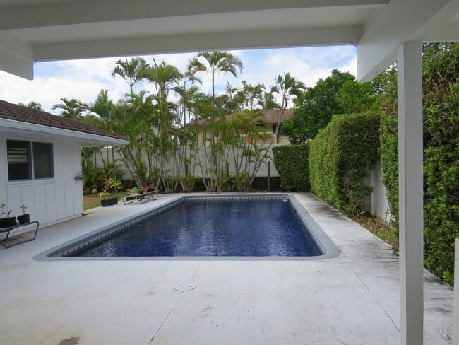Building Photo - 1063 Kamahele St