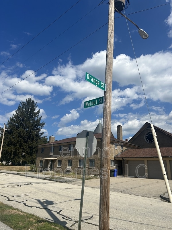 Building Photo - 146 Walnut St