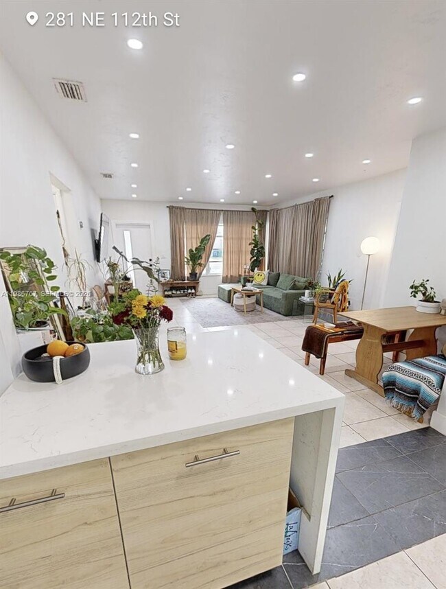 Building Photo - Northeast 112th Street, Miami, FL 33161 - 3 BR 2 BA single-family home