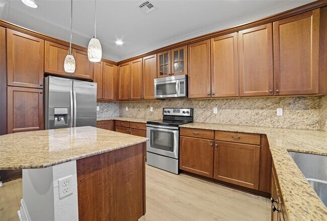 Building Photo - 13011 Riverwalk Cir N