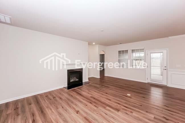 Building Photo - 6496 Fairfax Ct