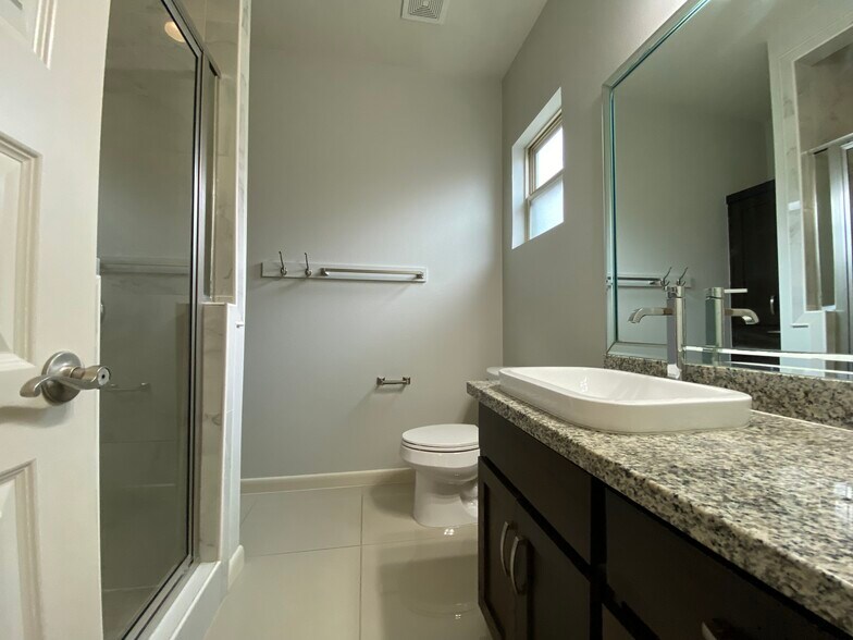 Building Photo - 904 E Myrtle Beach Ave