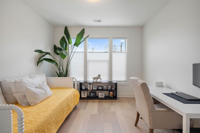 Building Photo - Stylish East Nashville Home with Open Layo...