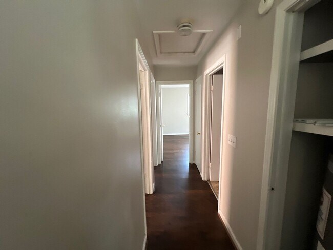 Building Photo - Three Bedroom Ranch near TSU and Hadley Park!