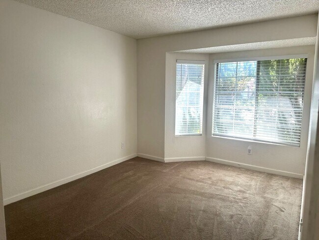 Building Photo - 3/2 Rosamond home Avail Now!