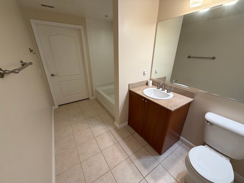 Building Photo - 1818 Moore Blvd