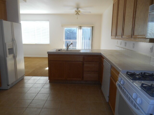 Building Photo - 371 Breeden St
