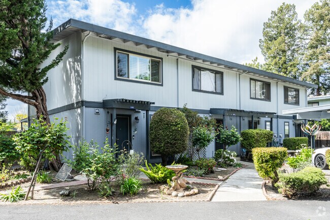 exterior - 1071-1073 Mohr Ln