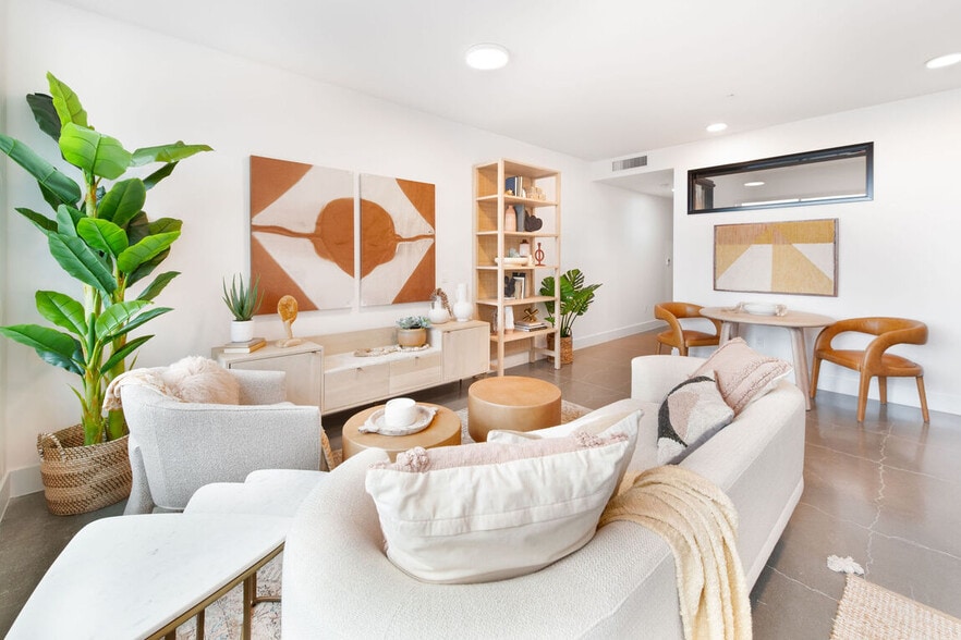 Building Photo - Angelo Tower