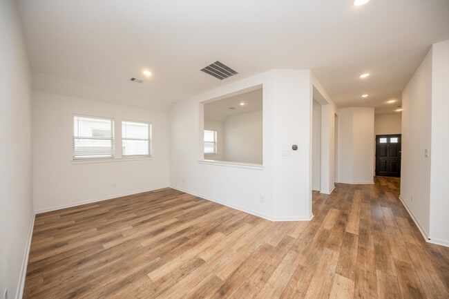 Building Photo - 42514 Summer Crst Rd