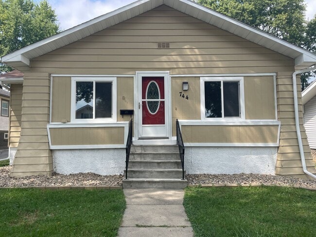Primary Photo - Remodeled 3 Bedroom , 1 Bath Home!