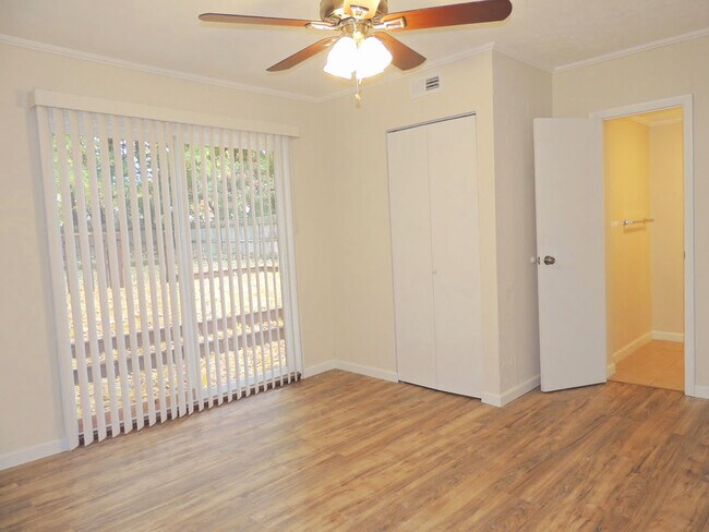 Building Photo - 3 Bed - 1.5 Bath Bungalow for Rent in Eastlake | Enchanting!
