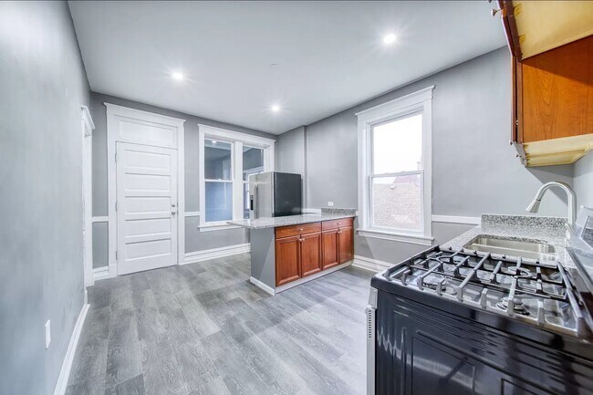 Kitchen - 2405 S Troy St