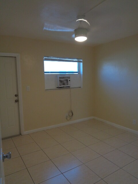 Building Photo - 2113 Miami Rd