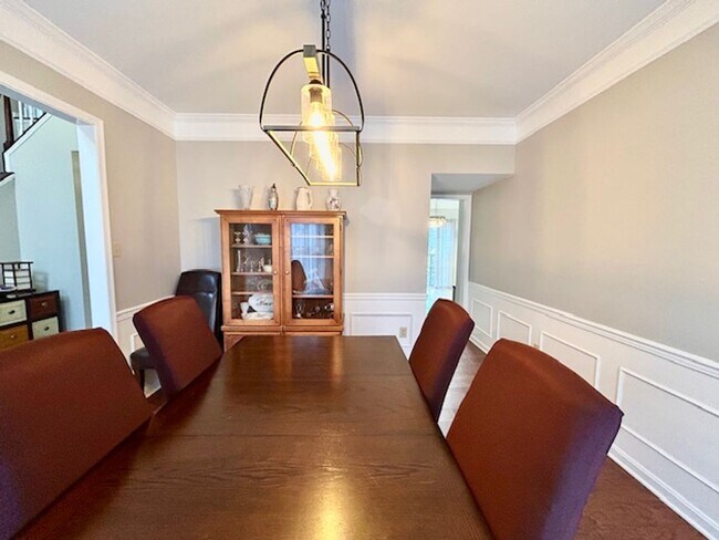 Building Photo - 5 Milestone Manor Ct