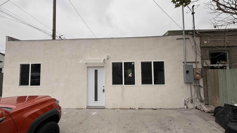 2 reserved driveway spots in front of unit - 505 Rose Ave