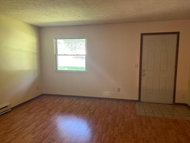 Building Photo - 4790 Sunnybrook Rd