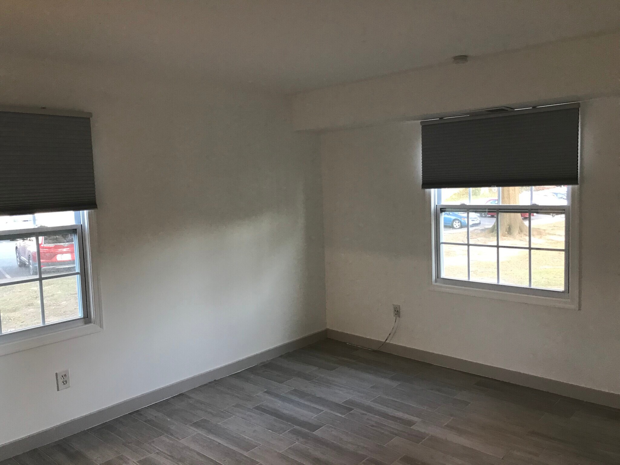 Building Photo - 5815 Rexford Dr