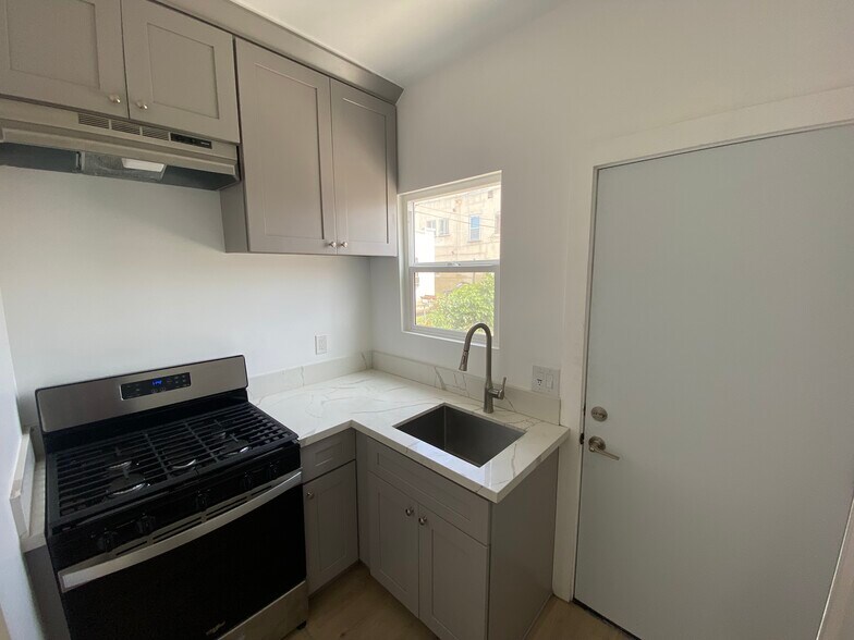 kitchen - 1917 E 2nd St