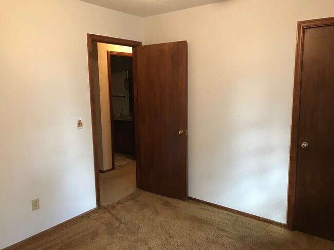 Building Photo - 5420 Evanbrook Terrace