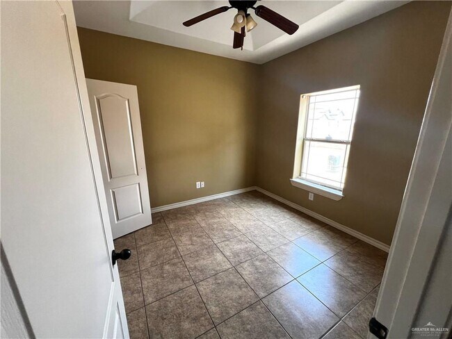 Building Photo - 3019 Regal Dr