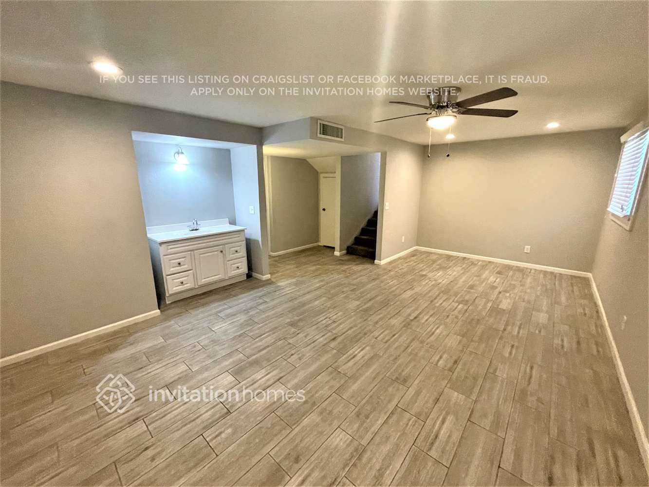 Building Photo - 943 E Manhatton Dr