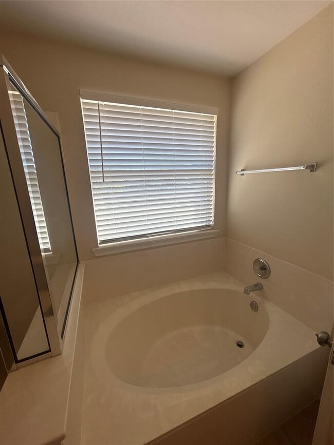 Building Photo - 154 Lake Washington Dr