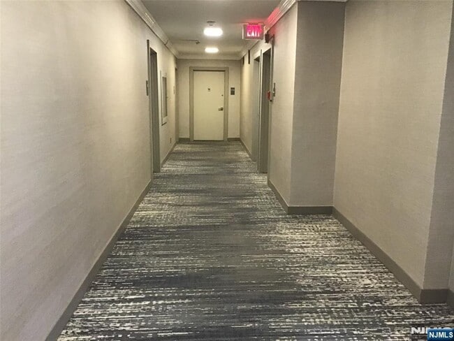 Building Photo - 1203 River Rd