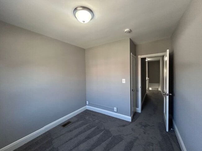 Building Photo - 3 Bedroom with Fenced in Rear Yard