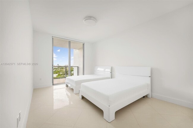 Building Photo - 17301 Biscayne Blvd