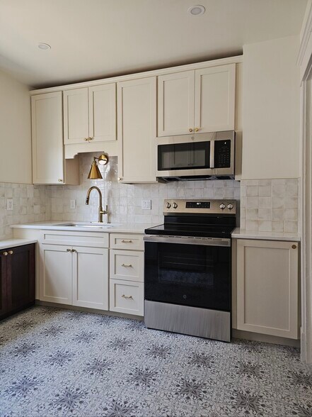 Building Photo - 148 Nassau Ave