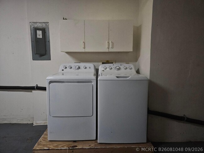 Building Photo - 286 NE Brunson Ct