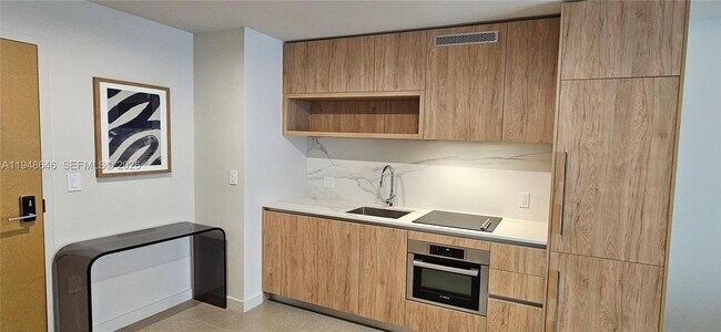 Building Photo - 11 NE 6th St