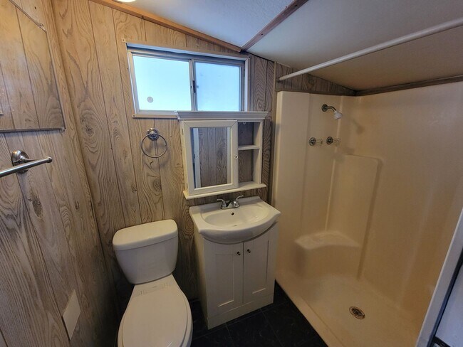 Building Photo - 2 Bedroom Mobile Located In Bullhead City