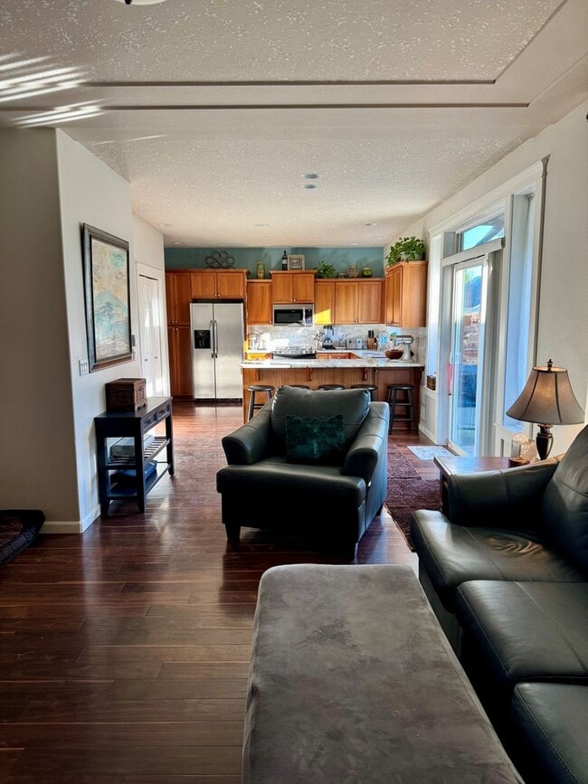 Building Photo - RARE! 5 Bedroom Rental Home pre-leasing for the end of February! Entertainers' Paradise - Pet Fri...