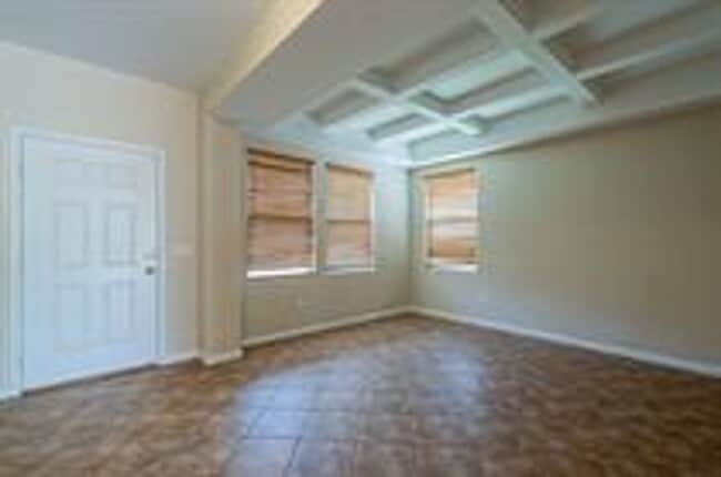 Building Photo - Incredible Single Family Home!