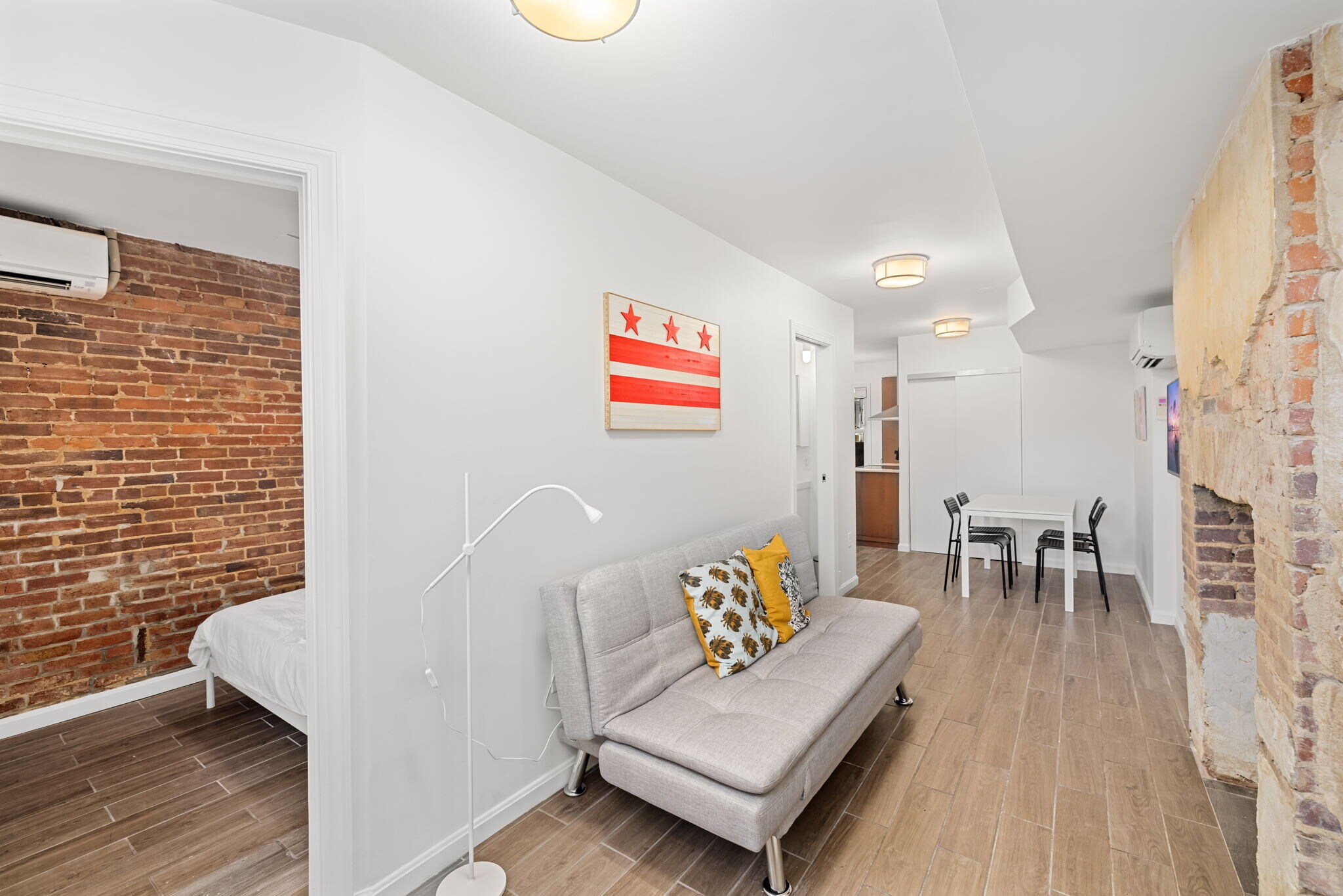 Building Photo - 619 10th St NE