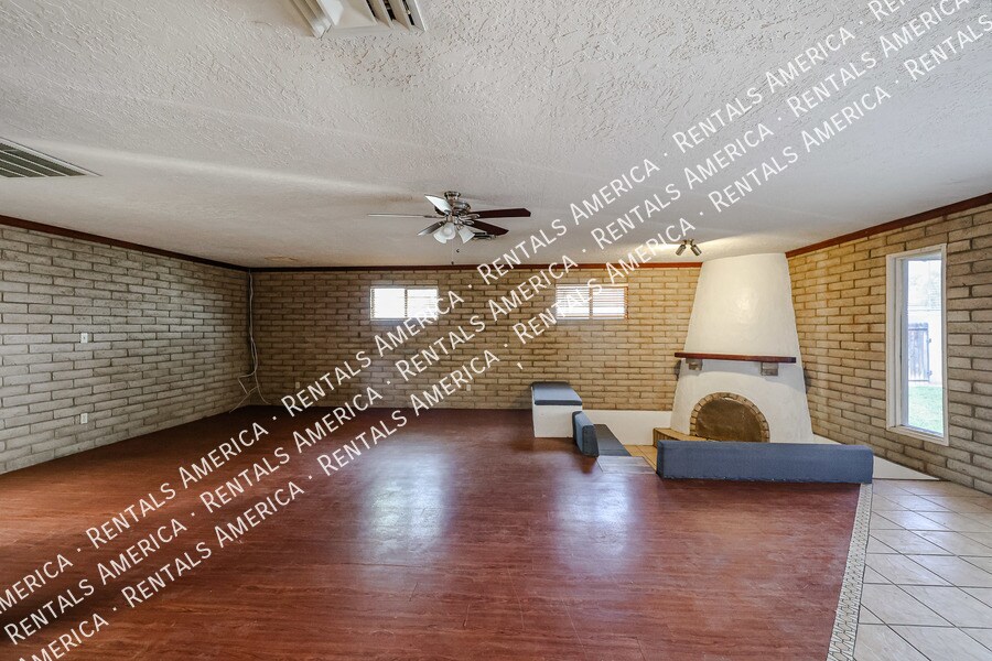Building Photo - 12648 N 32nd Ave