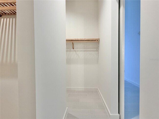 Building Photo - 920 N Osceola Ave