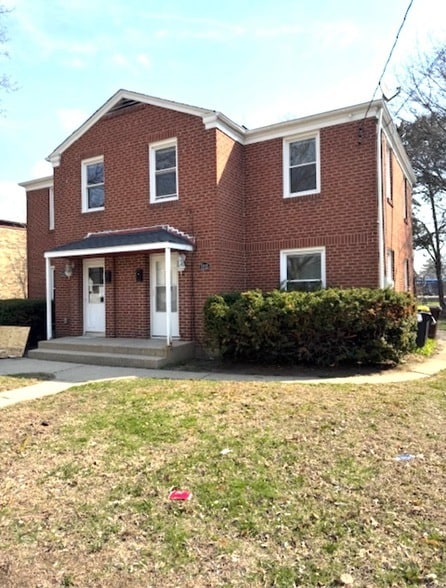 Building Photo - 2215 Hecker Ave